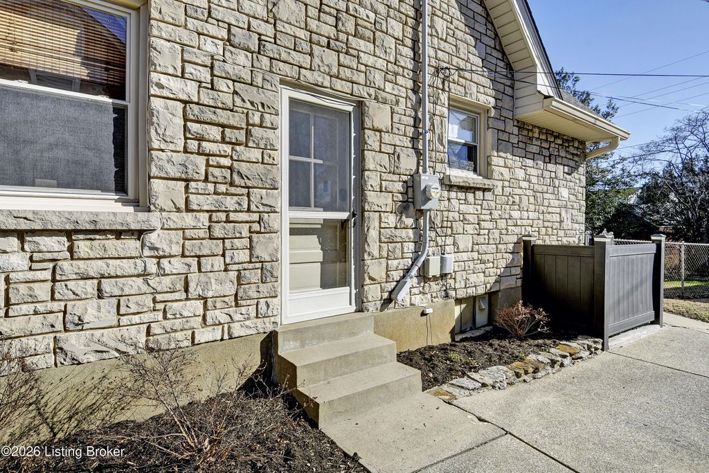 Photo of 2342 Emerson Ave, Louisville, KY 40205 (MLS # 1710144)