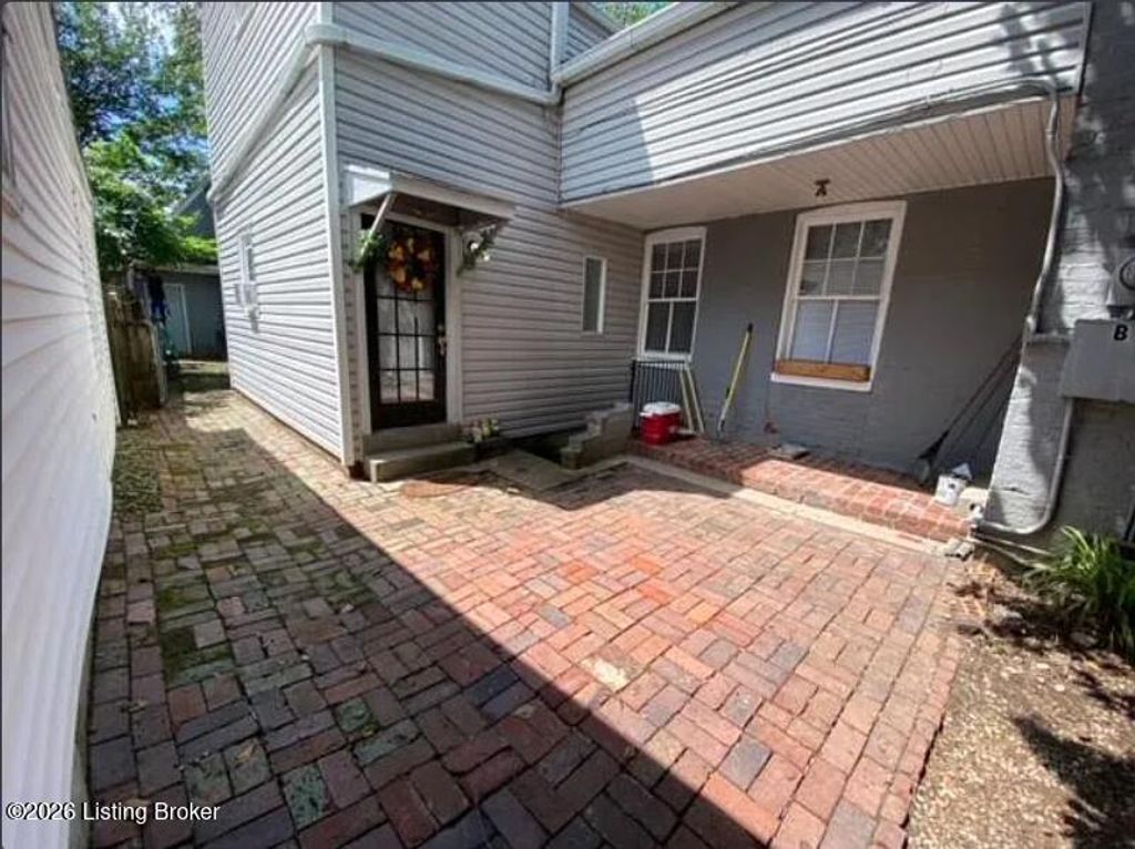 Photo of 916 Shelby Pkwy, Louisville, KY 40204 (MLS # 1715574)