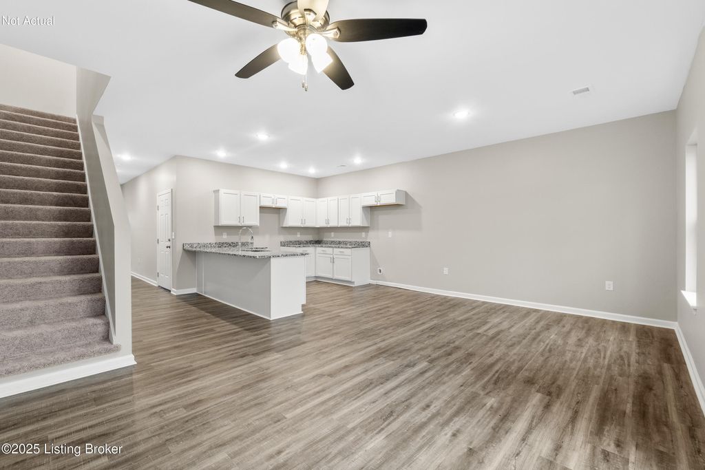 Photo of 3202 Maldon Ct, Louisville, KY 40216 (MLS # 1707076)