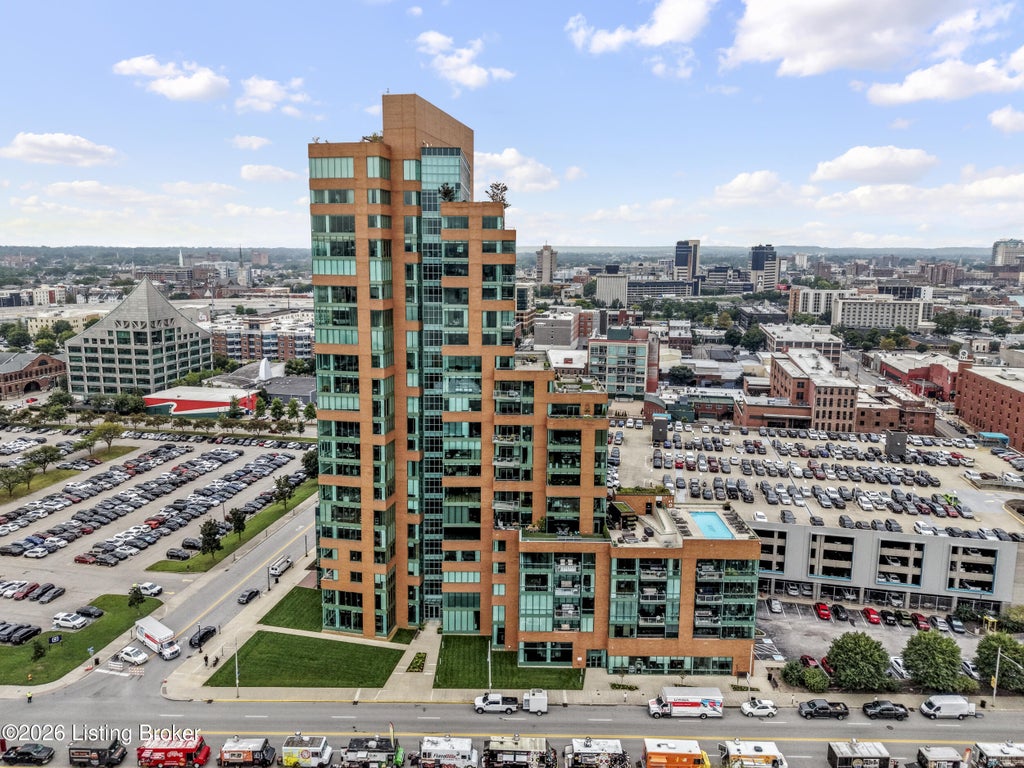 Photo of 222 E Witherspoon St #902, Louisville, KY 40202 (MLS # 1727642)
