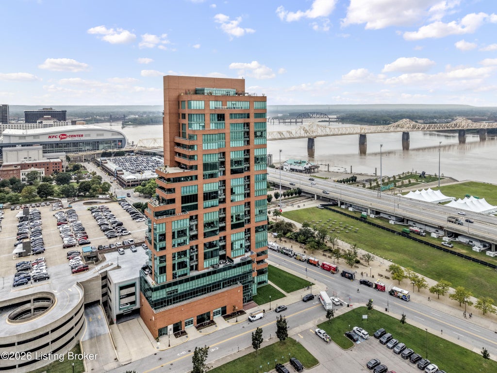 Photo of 222 E Witherspoon St #902, Louisville, KY 40202 (MLS # 1727642)