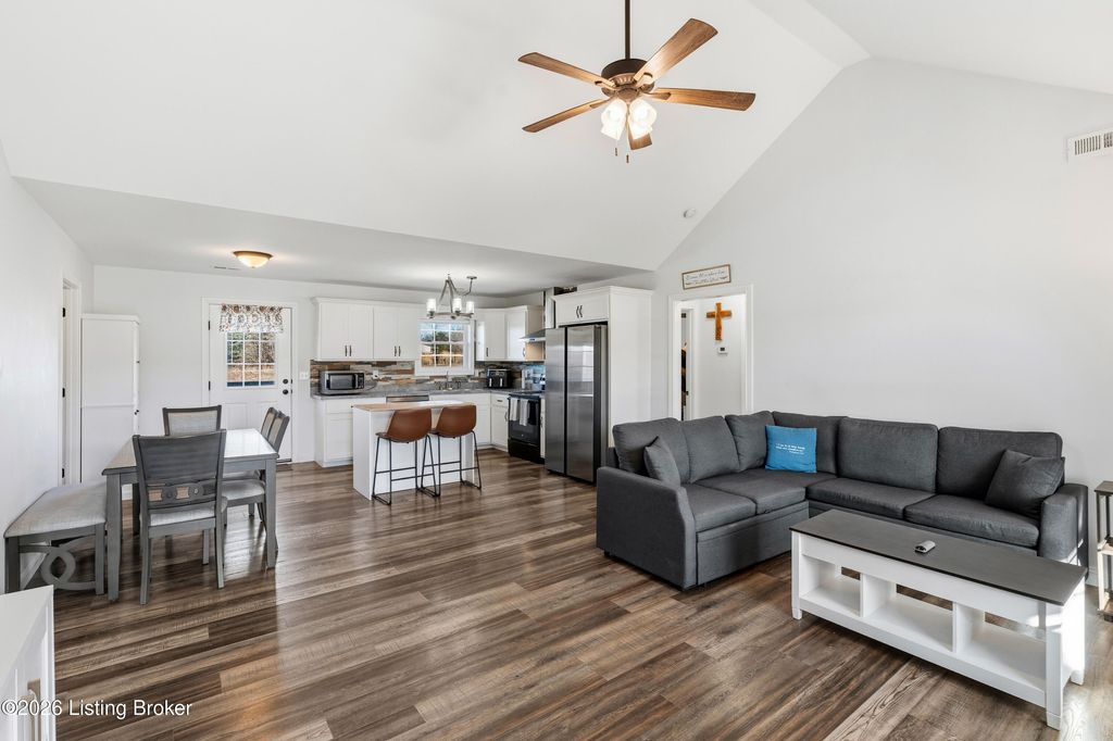 Photo of 107 Cumberland Ct, Bardstown, KY 40004 (MLS # 1708582)