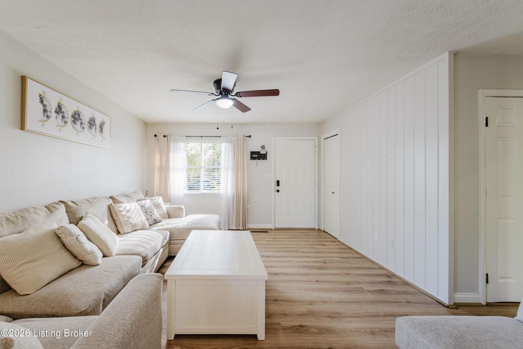 Photo of 9923 West Ave, Louisville, KY 40272 (MLS # 1714255)