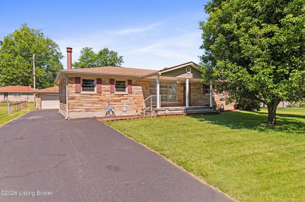 Photo of 4902 Kay Ave, Jeffersontown, KY 40299 (MLS # 1717803)