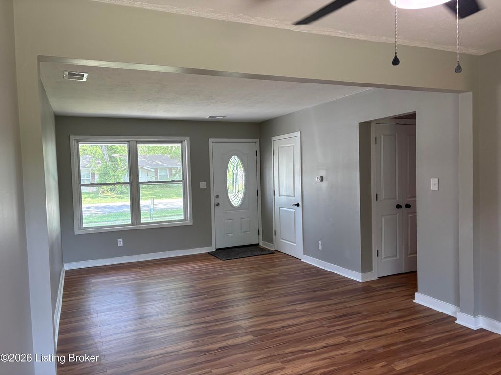 Photo of 9902 Michaele Ln, Jeffersontown, KY 40299 (MLS # 1715367)