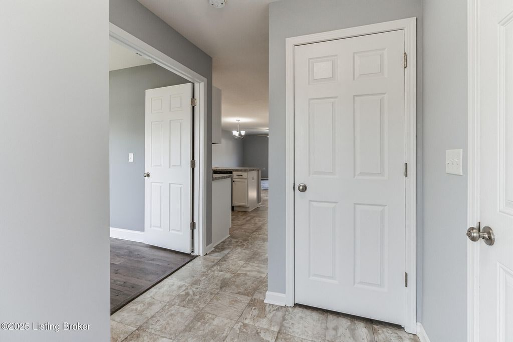 Photo of 123 Gadwall Ct, Shepherdsville, KY 40165 (MLS # 1704078)