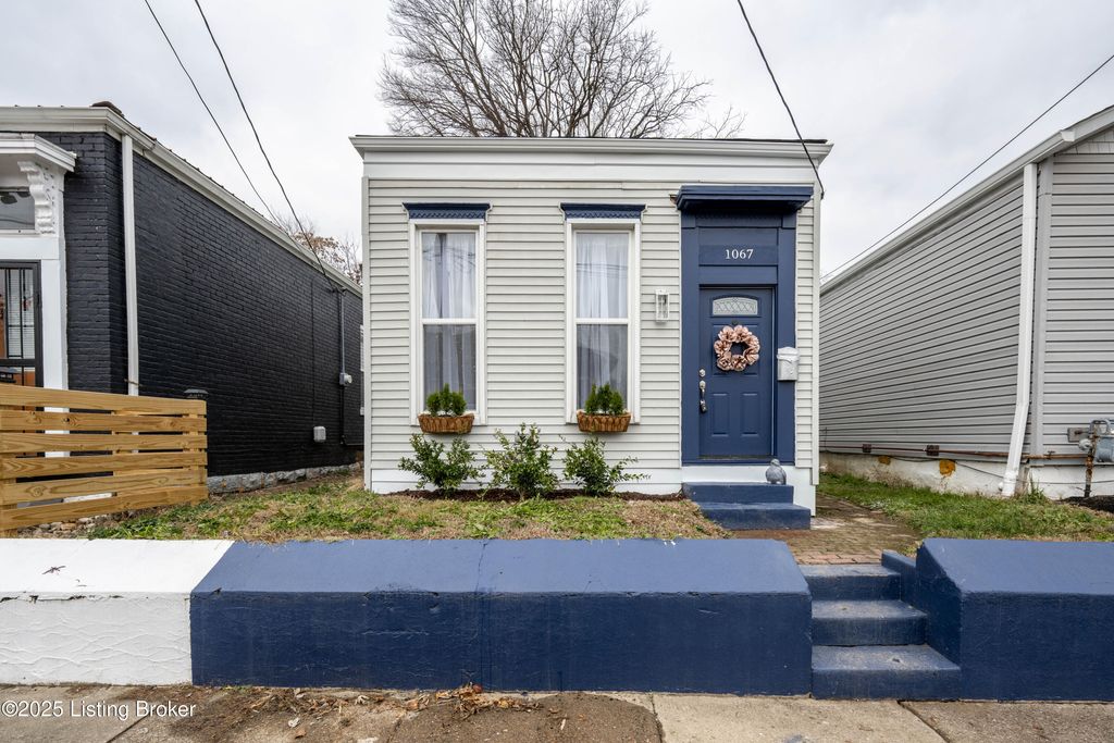 Photo of 1067 Mary St, Louisville, KY 40204 (MLS # 1705054)