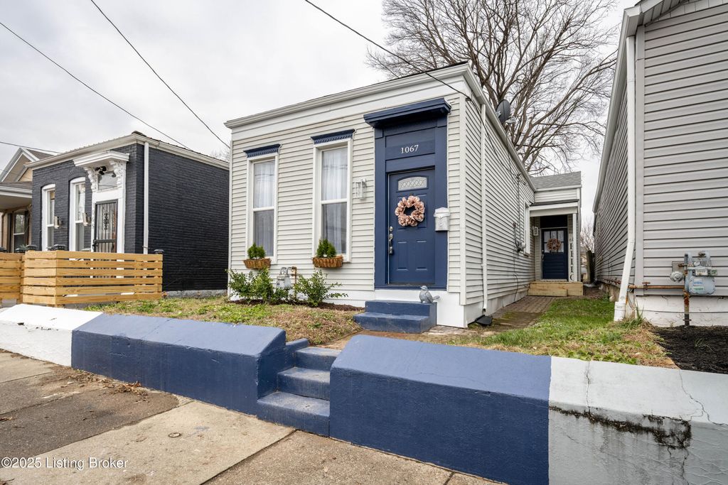 Photo of 1067 Mary St, Louisville, KY 40204 (MLS # 1705054)