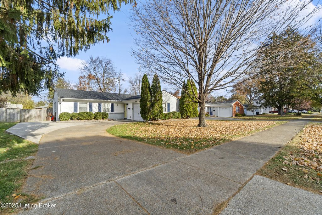 Photo of 4103 Hillbrook Dr, Louisville, KY 40220 (MLS # 1703566)