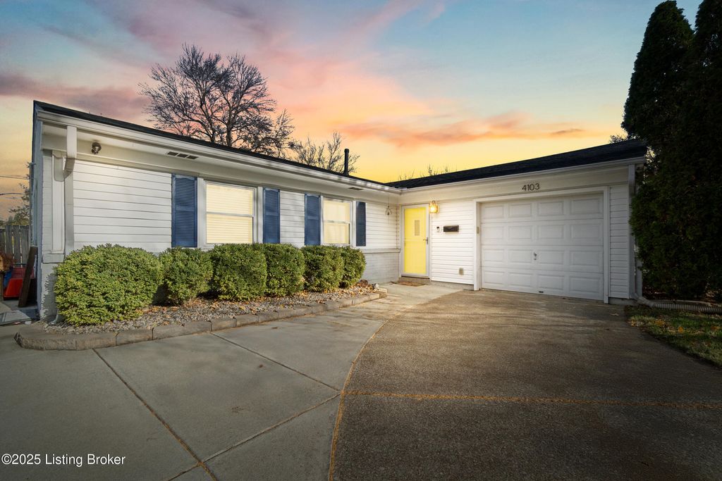 Photo of 4103 Hillbrook Dr, Louisville, KY 40220 (MLS # 1703566)