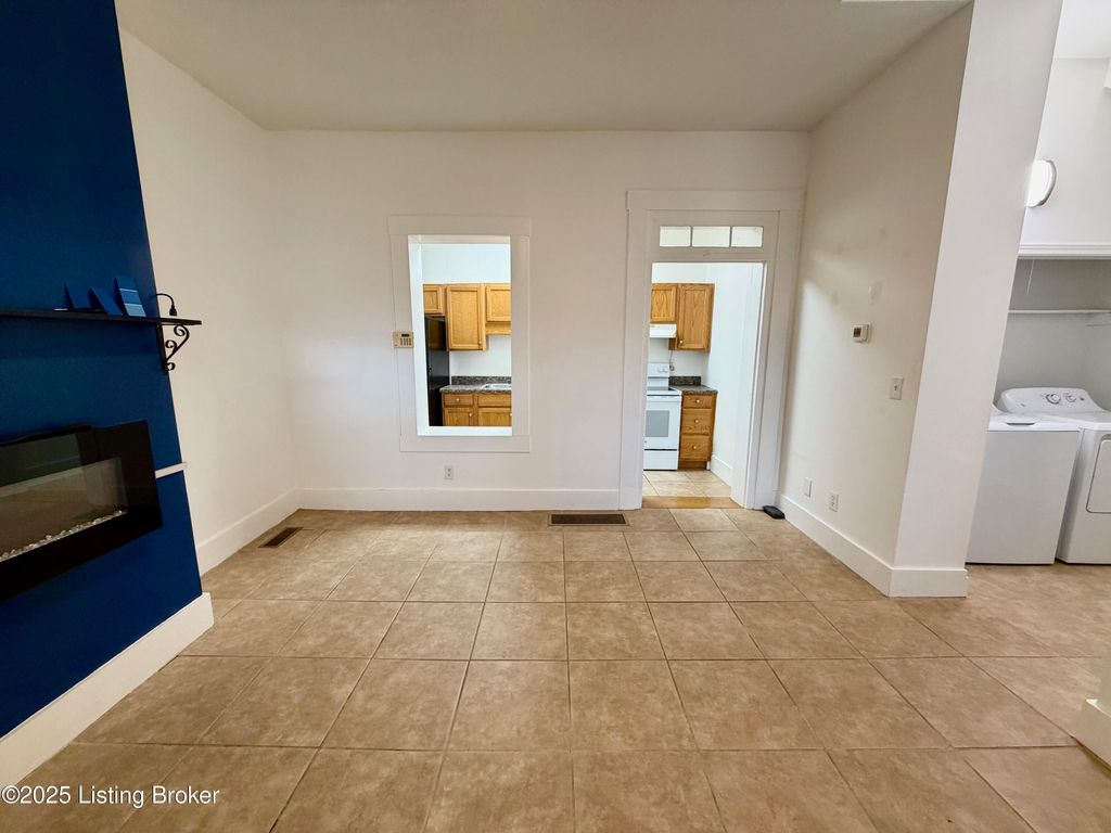 Photo of 124 N Clay St #3, Louisville, KY 40202 (MLS # 1705394)