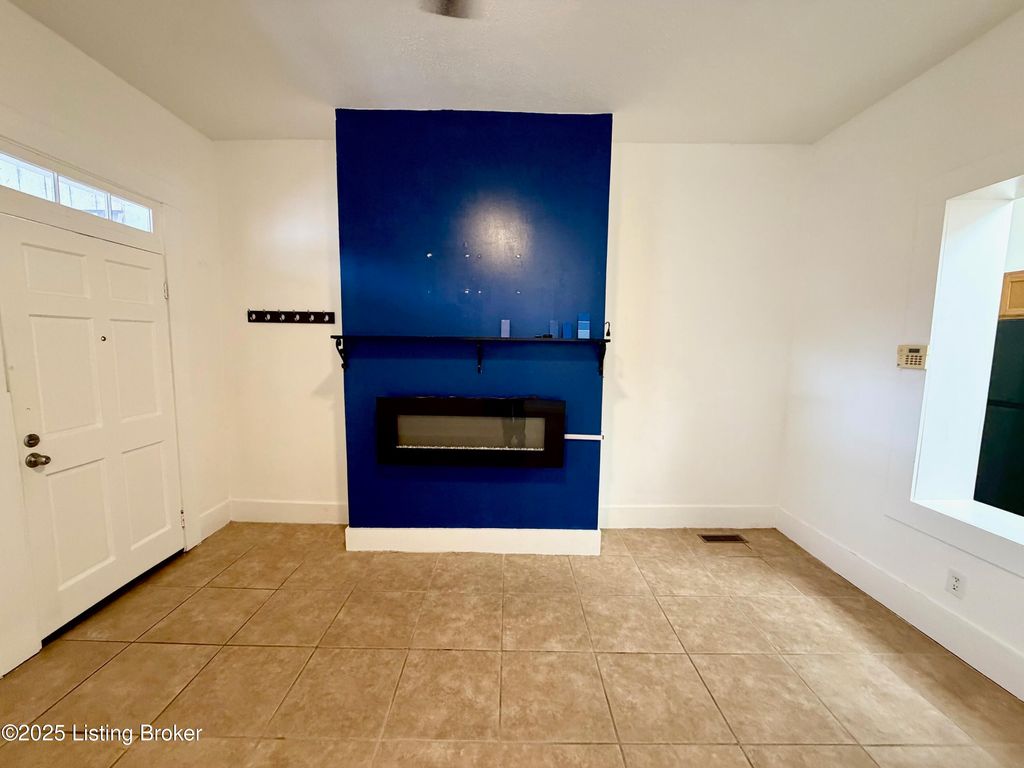 Photo of 124 N Clay St #3, Louisville, KY 40202 (MLS # 1705394)