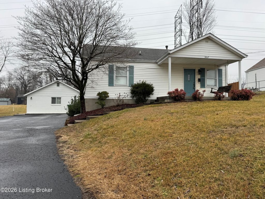 Photo of 3807 Blanton Ln, Louisville, KY 40216 (MLS # 1718377)