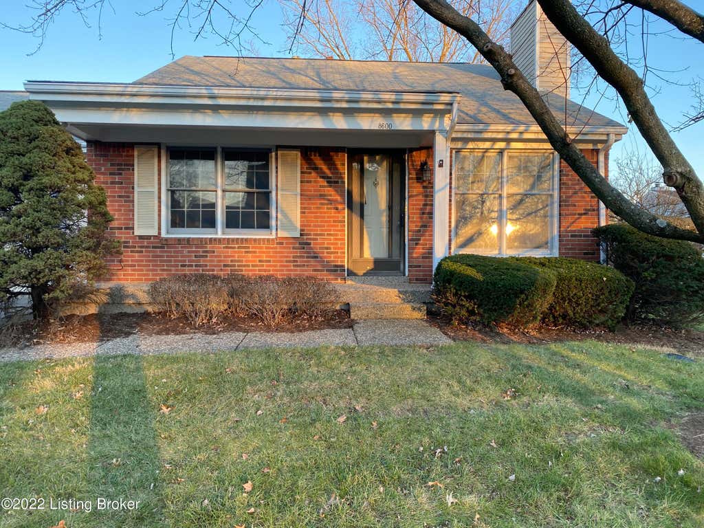Photo of 8600 Tannen Dr, Louisville, KY 40242 (MLS # 1726092)