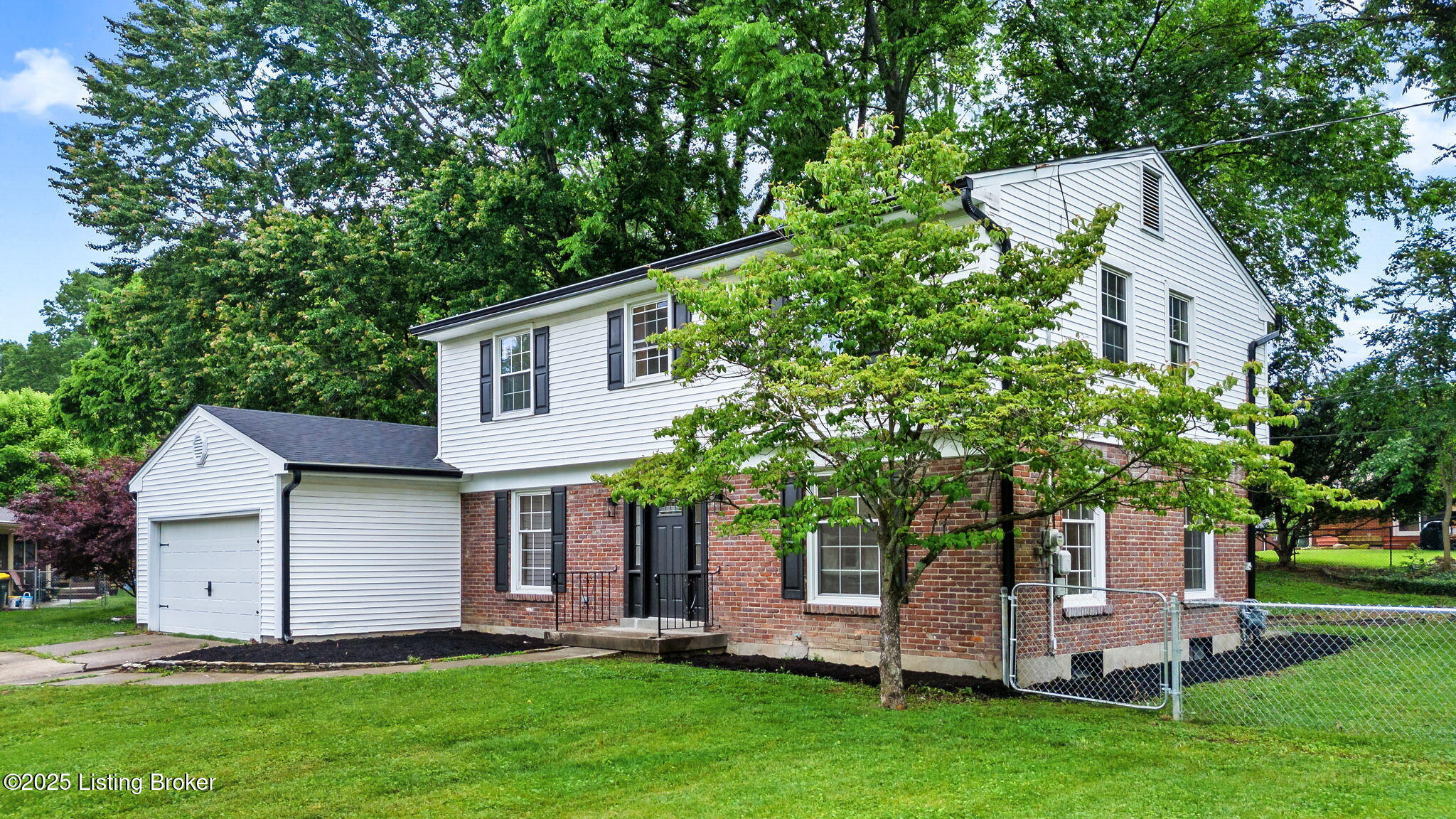 10200 Hearthstone Ct, Louisville, Pennsylvania image 2