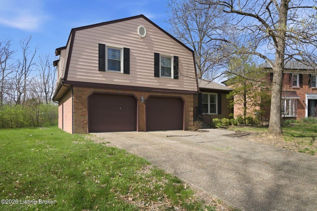 Photo of 10509 Larkhall Ct, Louisville, KY 40223 (MLS # 1713044)