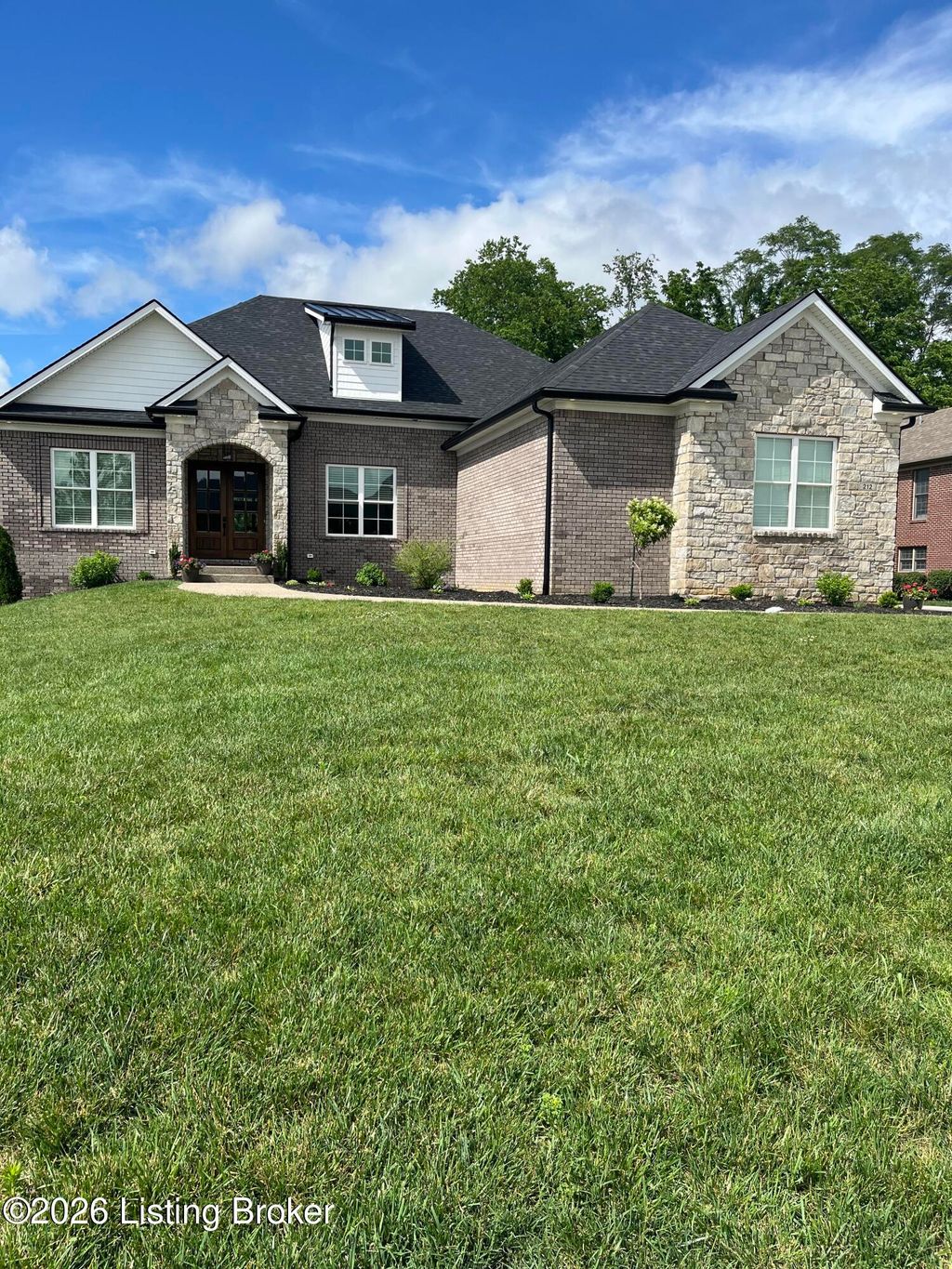 Photo of 212 Cherokee Dr, Shelbyville, KY 40065 (MLS # 1718997)