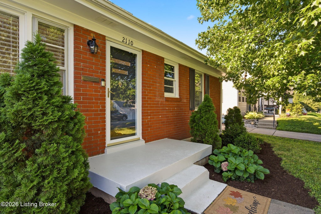 Photo of 2110 Lancashire Ave, Louisville, KY 40205 (MLS # 1725475)
