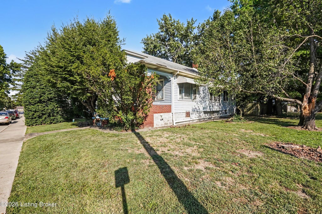 Photo of 202 Olive Ave, New Albany, IN 47150 (MLS # 1727717)