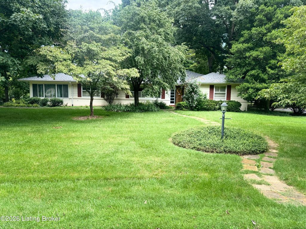 Photo of 4601 Hanford Ln, Louisville, KY 40207 (MLS # 1723845)