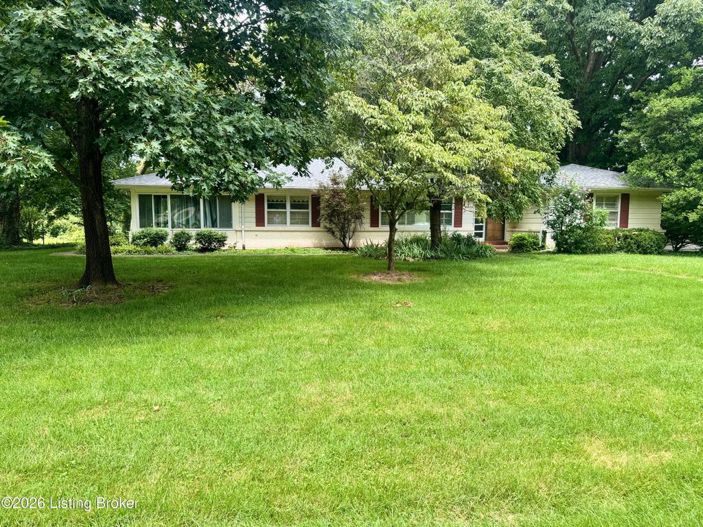 Photo of 4601 Hanford Ln, Louisville, KY 40207 (MLS # 1723845)