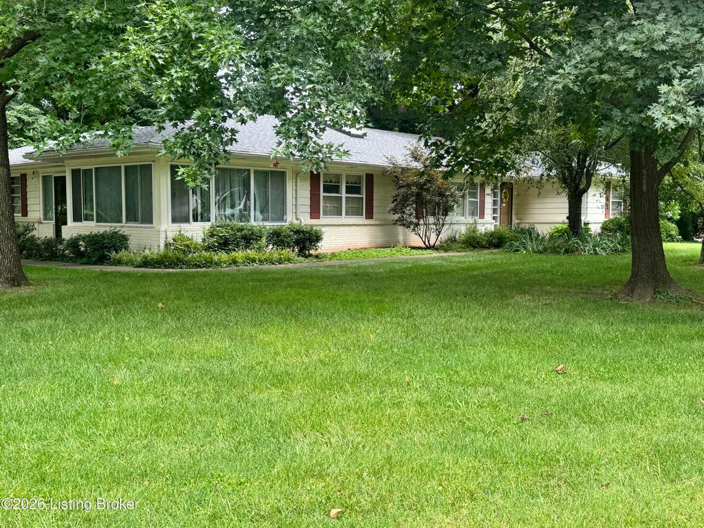 Photo of 4601 Hanford Ln, Louisville, KY 40207 (MLS # 1723845)