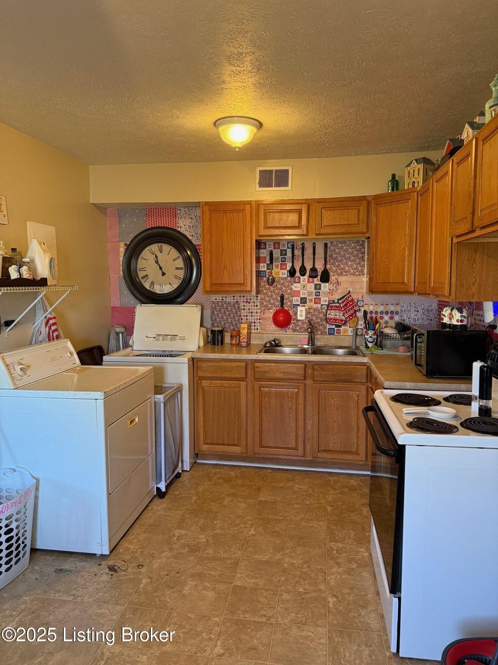 Photo of 1220 W Lincoln Trail Blvd, Radcliff, KY 40160 (MLS # 1705808)