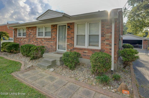 Tiny photo for 6114 Cooper Chapel Rd, Louisville, KY 40229 (MLS # 1728980)
