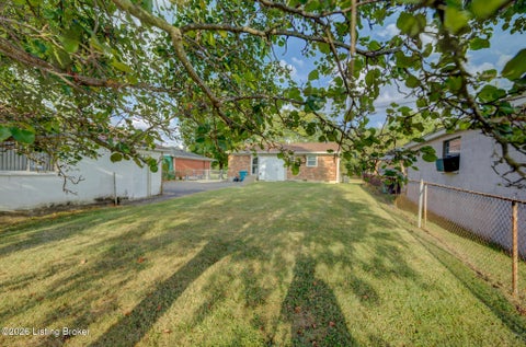 Tiny photo for 6114 Cooper Chapel Rd, Louisville, KY 40229 (MLS # 1728980)