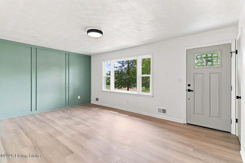 Photo of 4817 Jean Ave, Louisville, KY 40216 (MLS # 1726396)