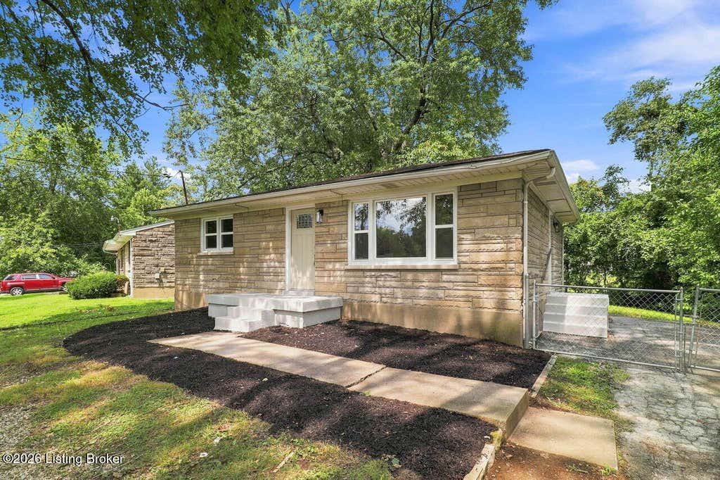 Photo of 4817 Jean Ave, Louisville, KY 40216 (MLS # 1726396)