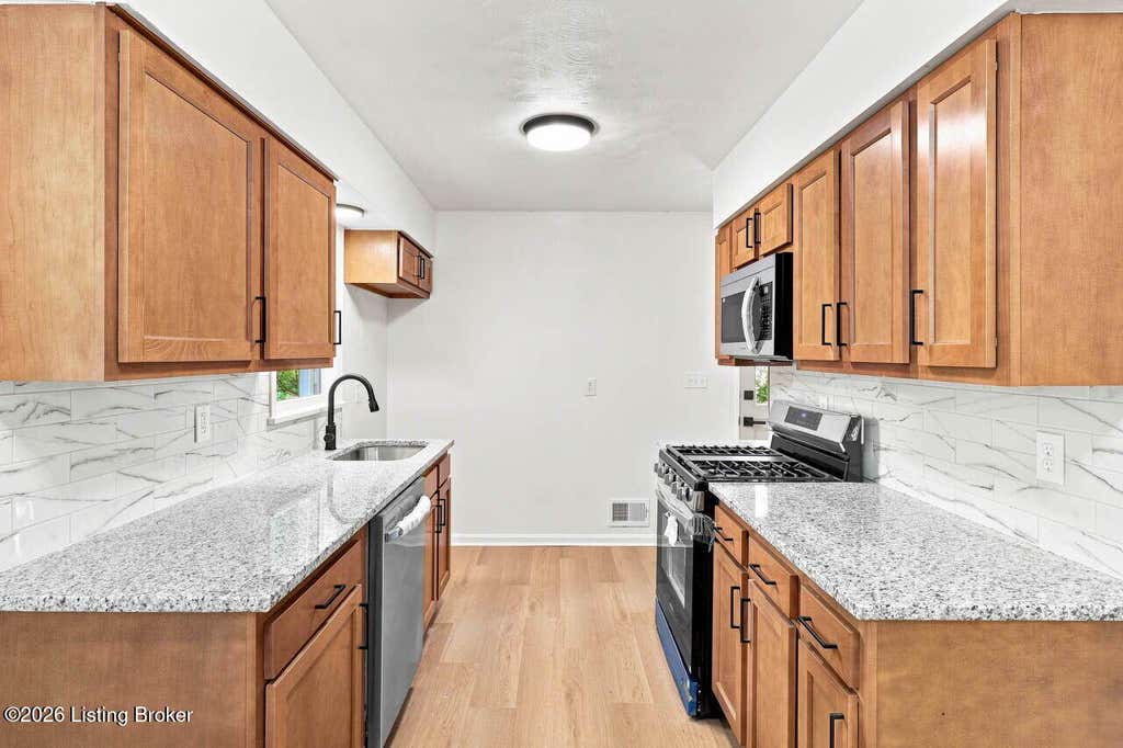 Photo of 4817 Jean Ave, Louisville, KY 40216 (MLS # 1726396)