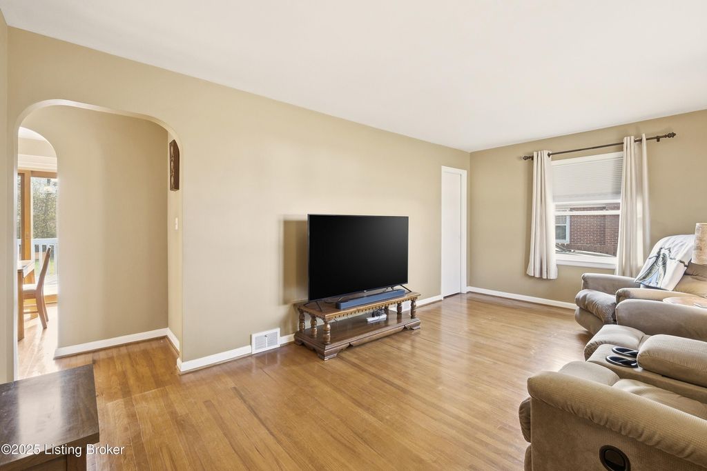 Photo of 8808 Michael Edward Dr, Louisville, KY 40291 (MLS # 1704494)