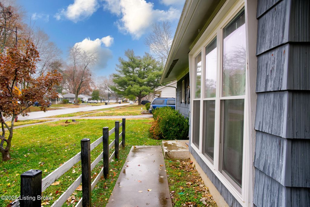 Photo of 3604 Stanton Blvd, Louisville, KY 40220 (MLS # 1704517)