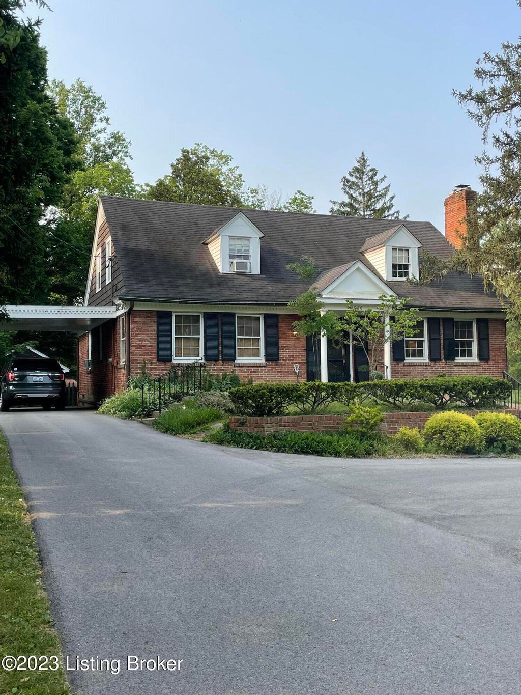 Photo of 11900 Spring Garden Ln, Anchorage, KY 40223 (MLS # 1708188)