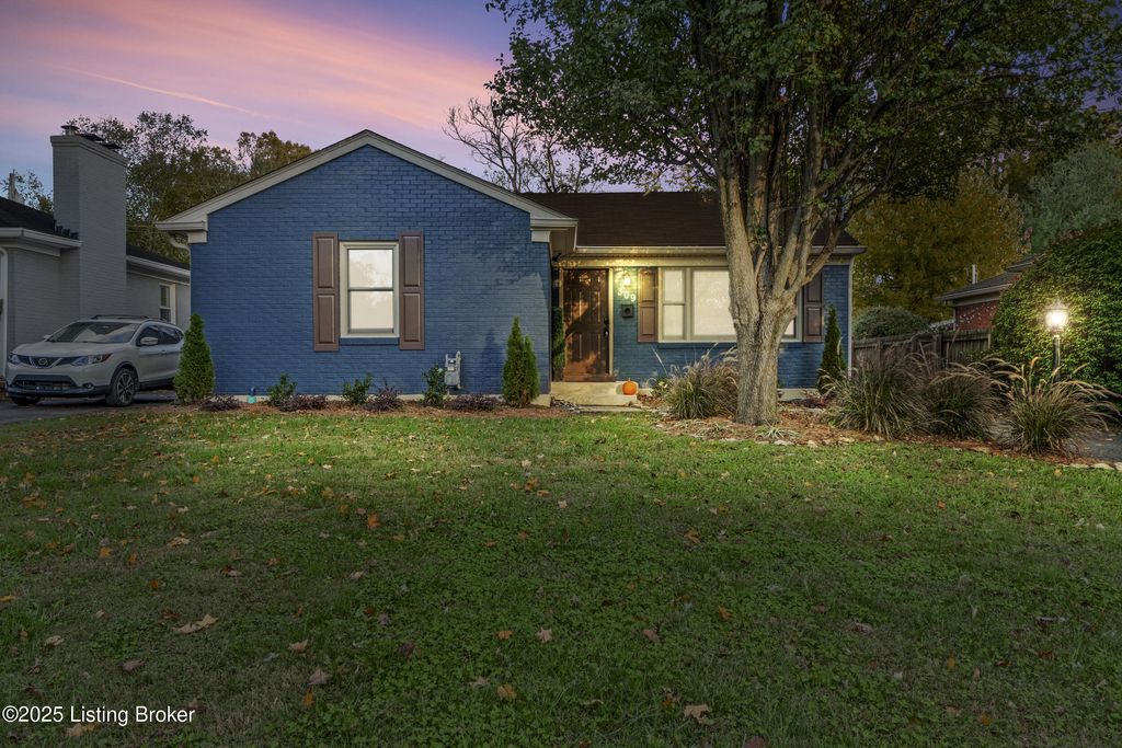 Photo of 309 Marshall Dr, Bellewood, KY 40207 (MLS # 1706793)