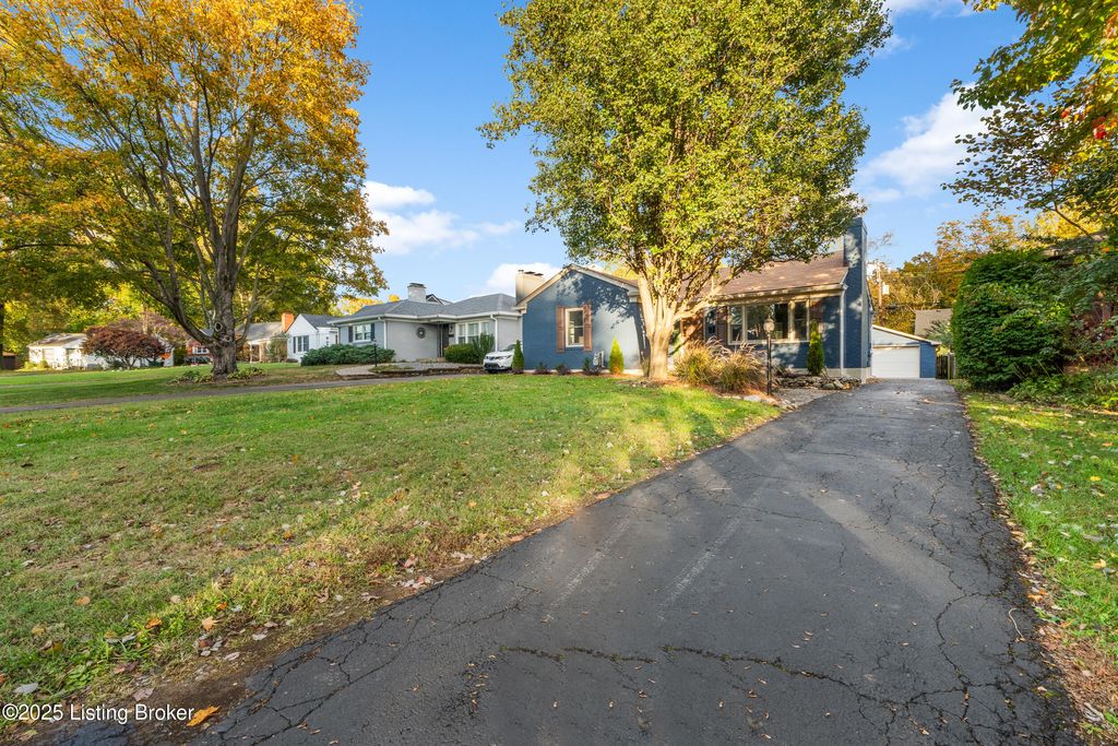 Photo of 309 Marshall Dr, Bellewood, KY 40207 (MLS # 1706793)