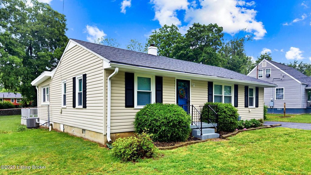 Photo of 6413 Bethany Ln, Louisville, KY 40272 (MLS # 1716157)