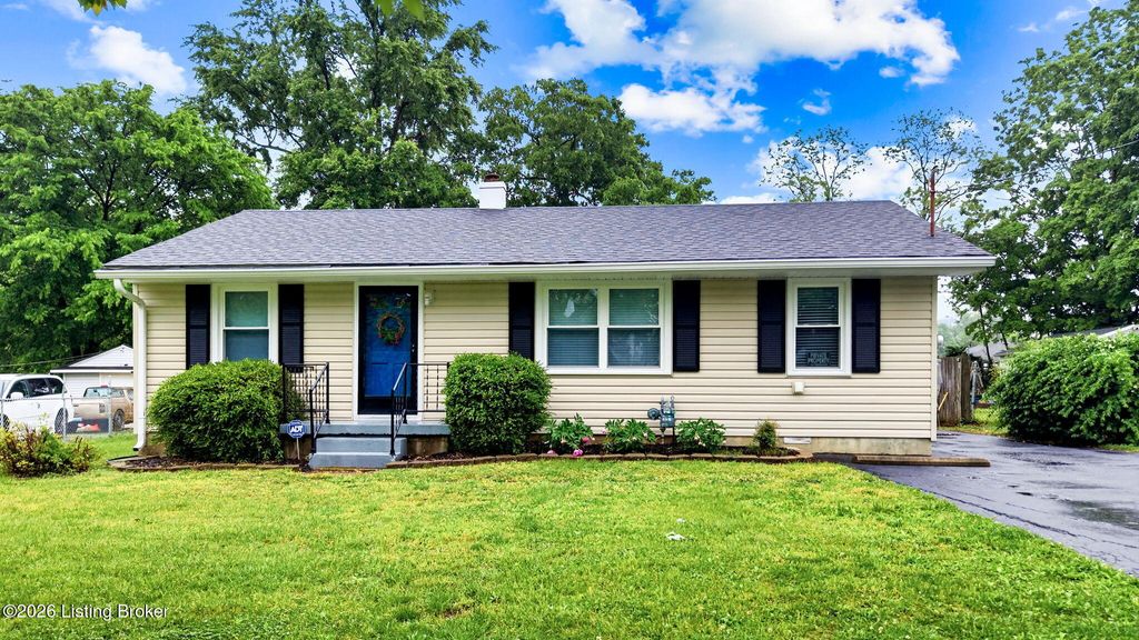 Photo of 6413 Bethany Ln, Louisville, KY 40272 (MLS # 1716157)