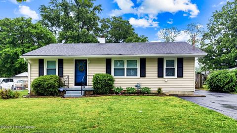 Photo of 6413 Bethany Ln, Louisville, KY 40272 (MLS # 1716157)