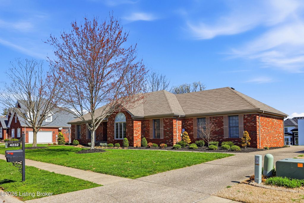 Photo of 4232 Stilger Cir, Louisville, KY 40299 (MLS # 1711751)