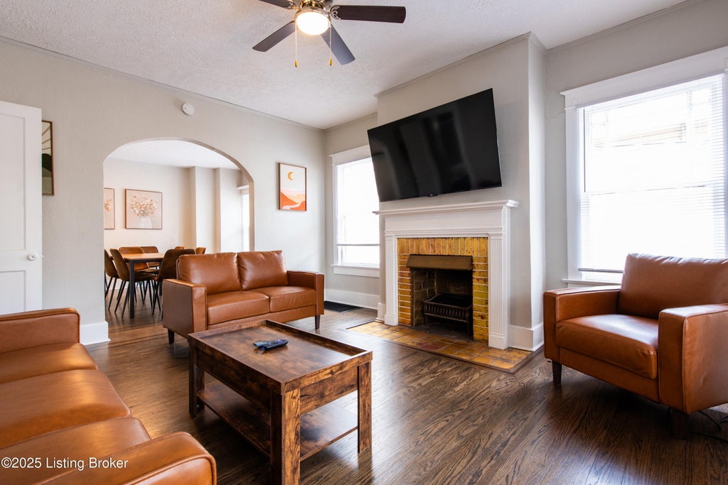 Photo of 1806 Fernwood Ave, Louisville, KY 40205 (MLS # 1720246)