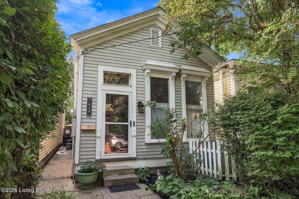 Photo of 1414 Christy Ave, Louisville, KY 40204 (MLS # 1732175)