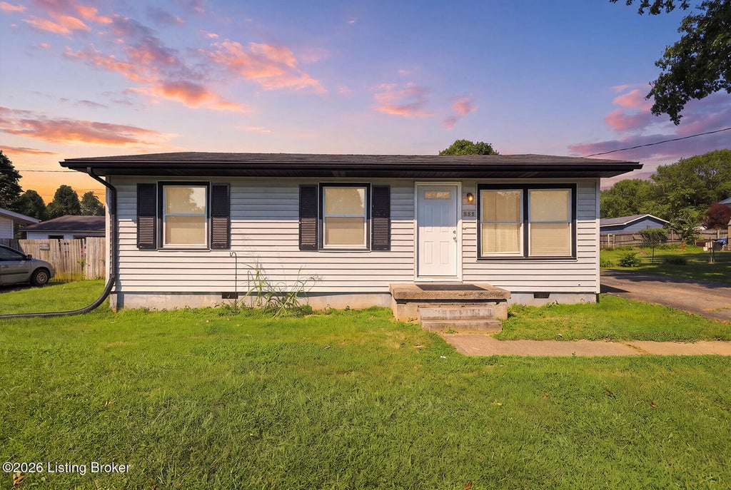 Photo of 350 Eastview Cir, Shelbyville, KY 40065 (MLS # 1728732)