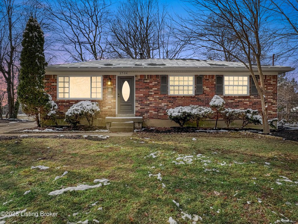 Photo of 3704 Ethelwood Dr, Louisville, KY 40299 (MLS # 1704888)