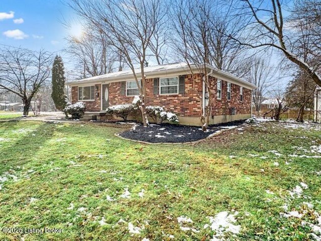 Photo of 3704 Ethelwood Dr, Louisville, KY 40299 (MLS # 1704888)