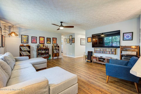 Tiny photo for 2105 Two Springs Dr, Shelbyville, KY 40065 (MLS # 1729718)