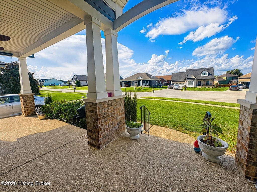 Photo of 147 Williamsburg Ct, Mt Washington, KY 40047 (MLS # 1726462)