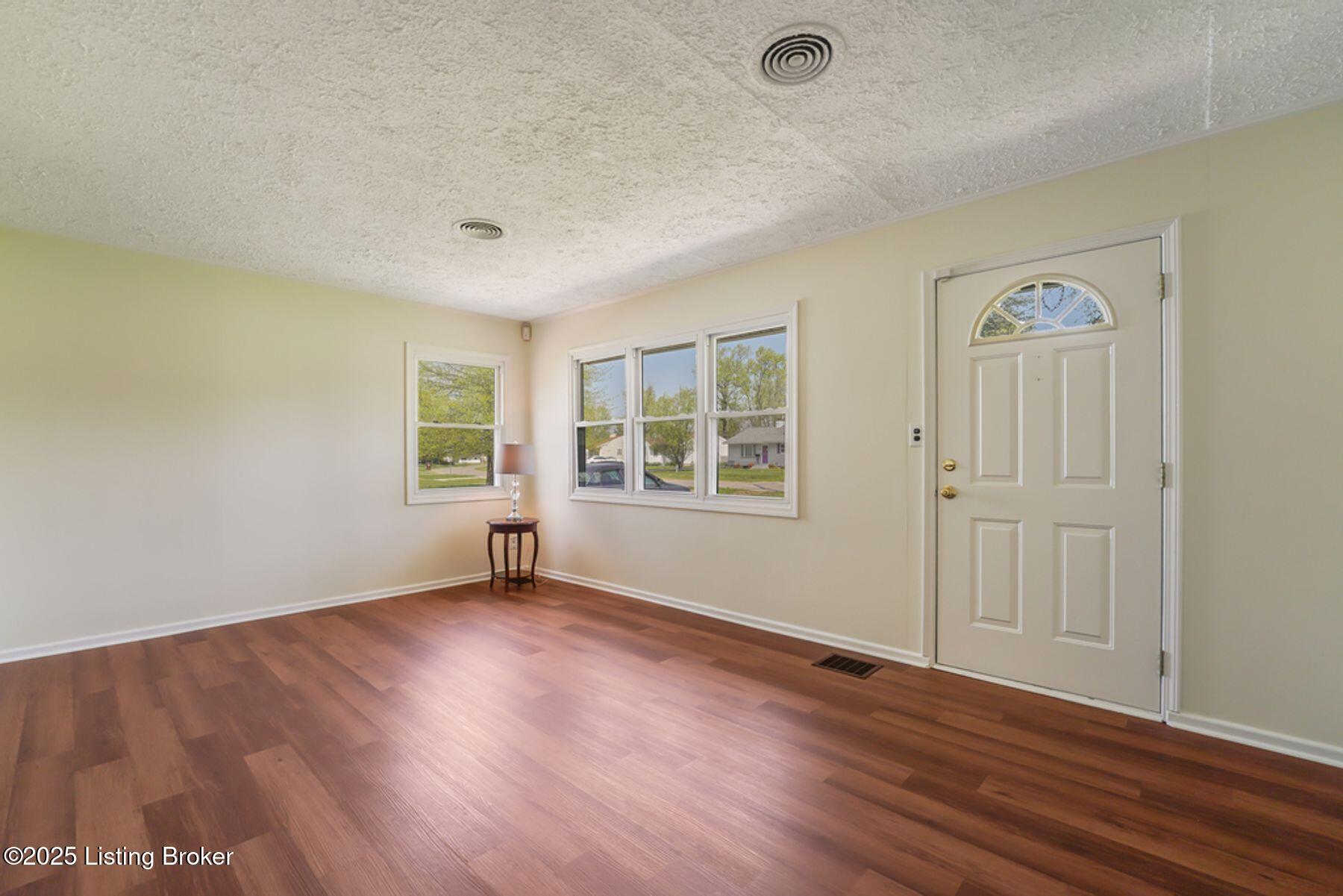 197 Granvil Dr, Louisville, Kentucky image 6