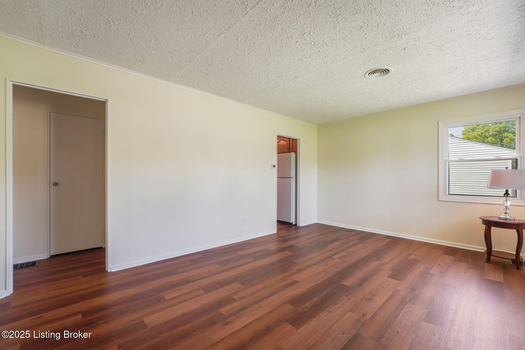 197 Granvil Dr, Louisville, Kentucky image 4